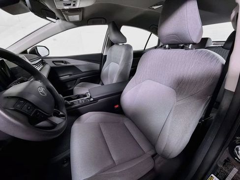 Used 2025 Toyota Camry LE w/ Convenience Package FWD image 27