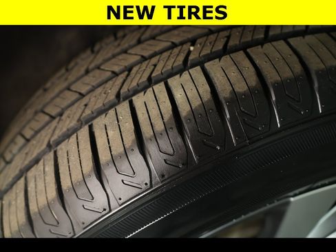 Used 2023 Chevrolet Equinox LT image 6