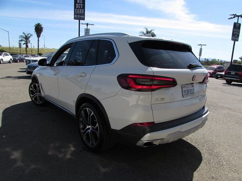 Used 2023 BMW X5 xDrive40i w/ Premium Package image 3