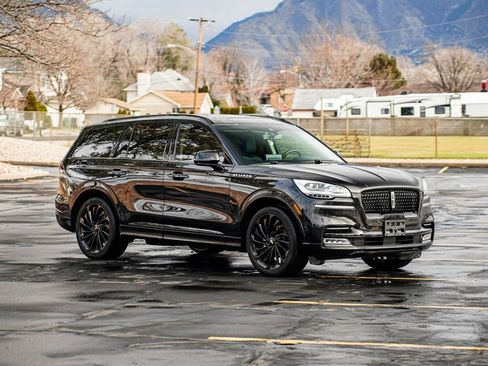 Used 2023 Lincoln Aviator Reserve w/ Equipment Group 201A image 3