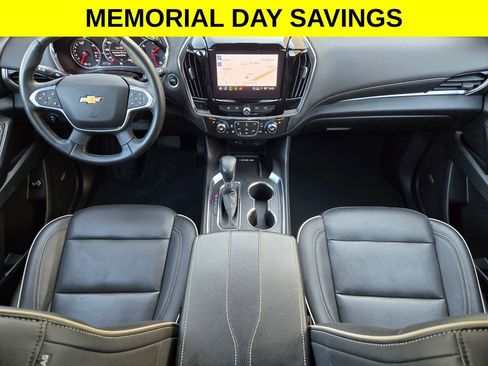 Used 2023 Chevrolet Traverse Premier FWD image 17