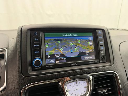 Used 2013 Chrysler Town & Country Touring-L w/ Driver Convenience Group FWD image 16
