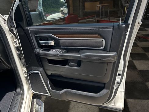 Used 2022 RAM 3500 Laramie AWD/4WD image 11