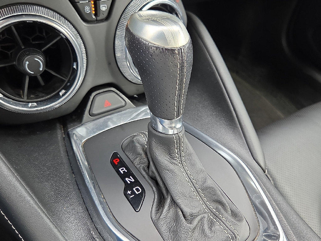 Used 2020 Chevrolet Camaro SS RWD image 17