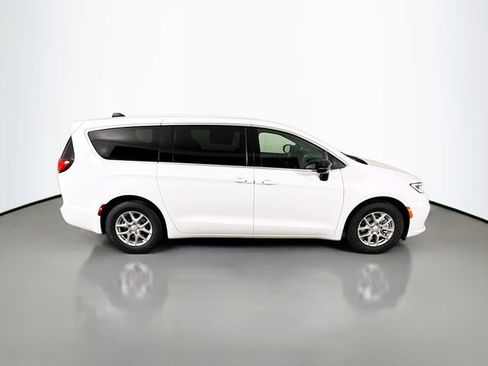 New 2026 Chrysler Pacifica Select FWD image 8