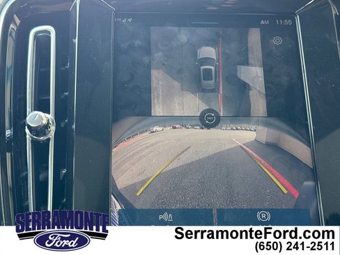 Used 2025 Volvo XC40 B5 Plus image 21