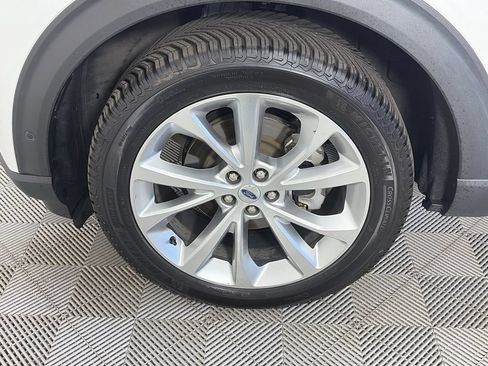 Certified 2022 Ford Explorer Platinum w/ Equipment Group 601A AWD/4WD image 8