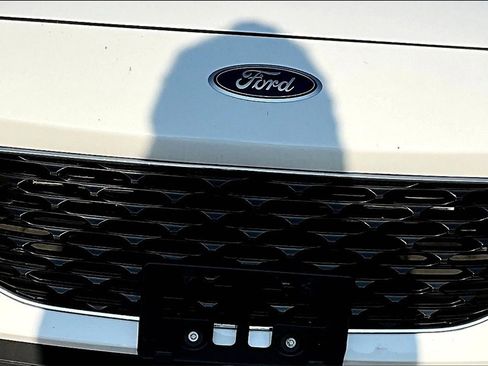 Used 2020 Ford Escape SE image 32