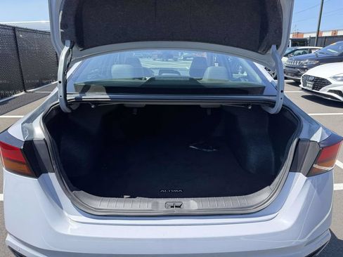 Used 2024 Nissan Altima 2.5 SR FWD image 12