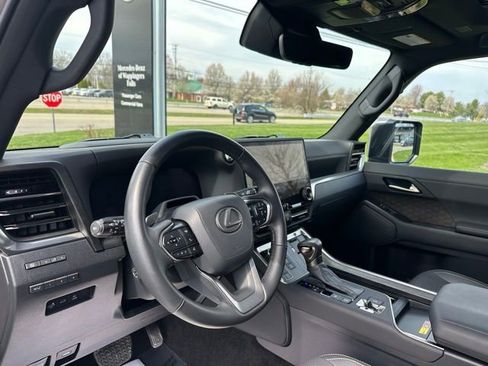 Used 2024 Lexus GX 550 image 17