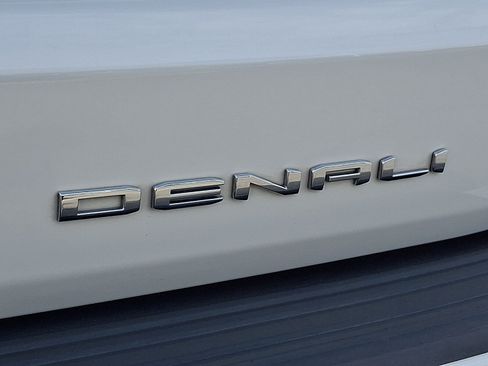 Used 2023 GMC Yukon XL Denali AWD/4WD image 35