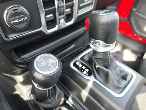 Used 2025 Jeep Wrangler Unlimited Sahara w/ Safety Group AWD/4WD image 43