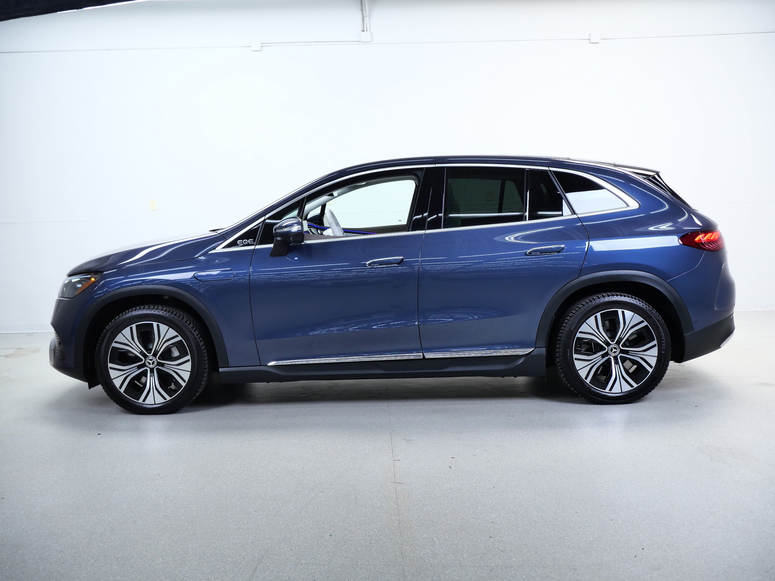 Used 2023 Mercedes-Benz EQE 350+ 4MATIC SUV image 10