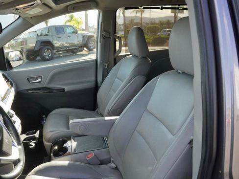 Used 2020 Toyota Sienna XLE image 15