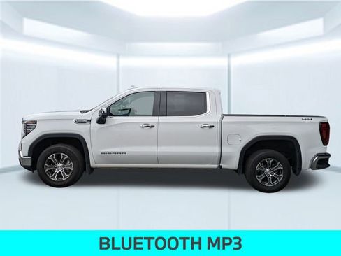 Used 2025 GMC Sierra 1500 SLT image 2
