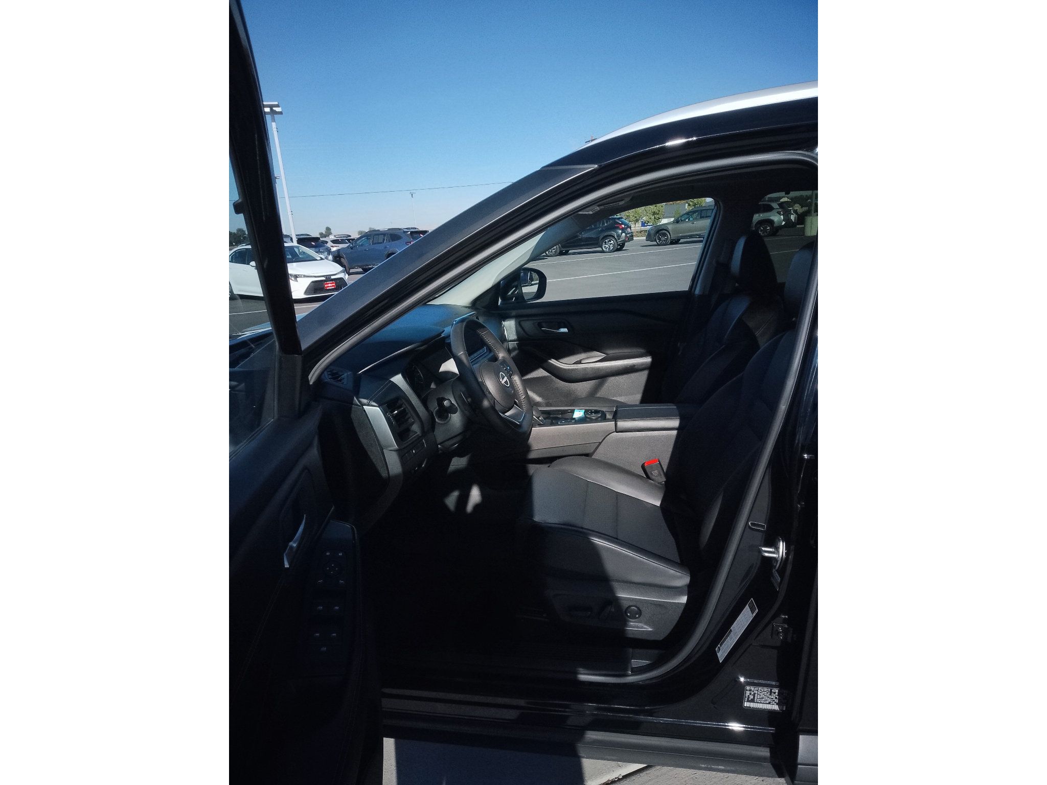 Used 2024 Nissan Rogue SV w/ SV Premium Package AWD/4WD image 8