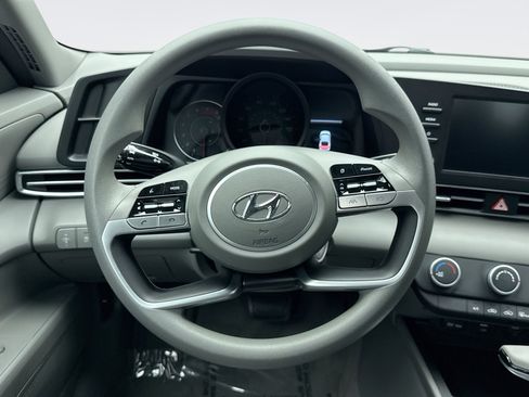Used 2023 Hyundai Elantra SE w/ Cargo Package FWD image 12