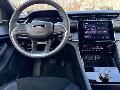 Certified 2024 Jeep Grand Cherokee Altitude image 25