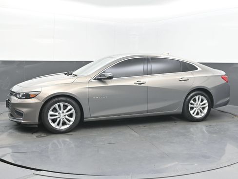 Used 2018 Chevrolet Malibu LT w/ Driver Confidence Package FWD image 5