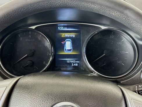 Used 2015 Nissan Rogue SV image 18