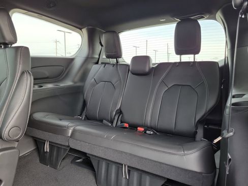 New 2026 Chrysler Pacifica Select FWD image 12
