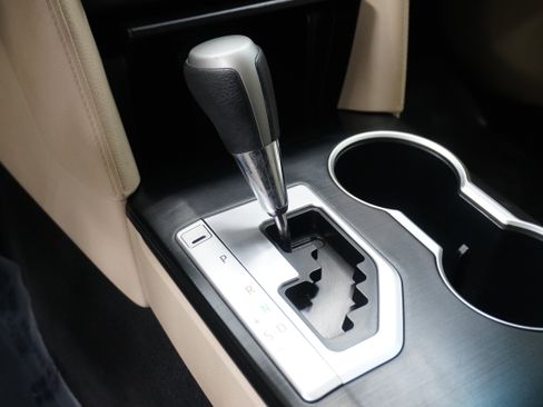 Used 2013 Toyota Camry LE image 16