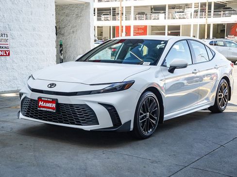 New 2026 Toyota Camry SE FWD image 3