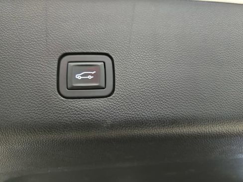 Used 2018 Chevrolet Traverse LT w/ LPO, Black Accent Package image 18