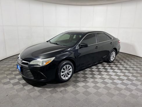 Used 2017 Toyota Camry LE image 4