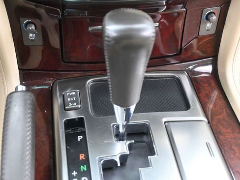 Used 2011 Lexus LX 570 4WD image 27