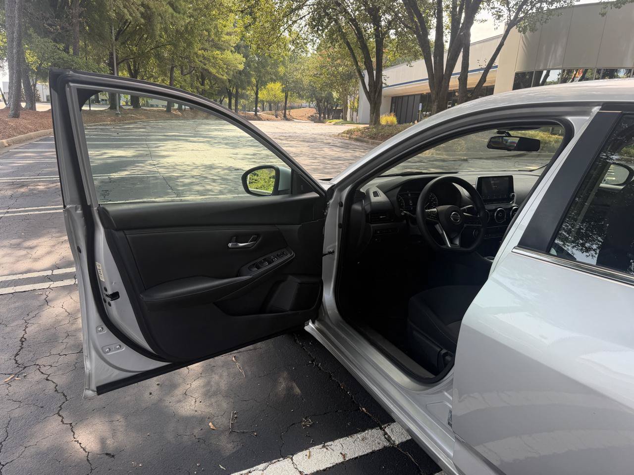 Used 2023 Nissan Sentra SV FWD image 9