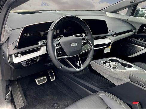 Used 2025 Cadillac Optiq Luxury 2 w/ LPO, Floor Liner Package AWD/4WD image 17