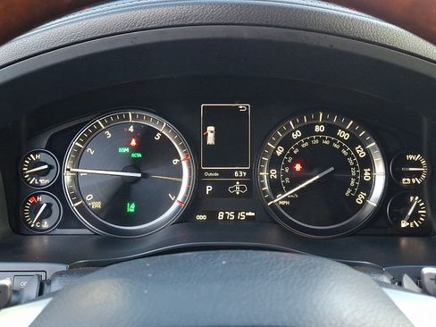 Used 2017 Lexus LX 570 4WD w/ Luxury Package image 24