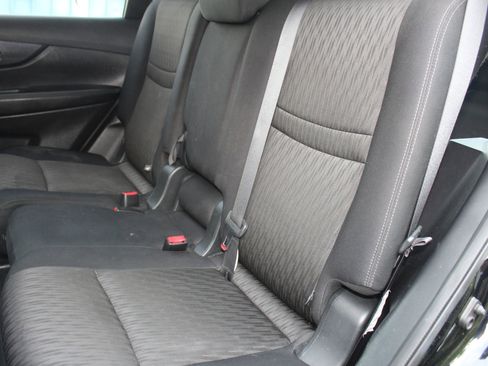Used 2017 Nissan Rogue SV AWD/4WD image 13