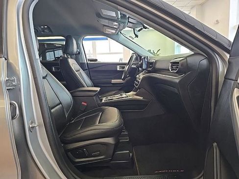 Used 2023 Ford Explorer XLT w/ Equipment Group 202A image 35