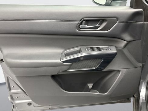 Used 2023 Nissan Pathfinder SV w/ Black Appearance Package image 9