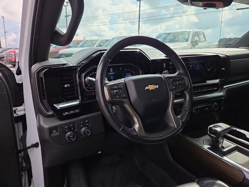 Used 2023 Chevrolet Silverado 1500 High Country w/ High Country Premium Package AWD/4WD image 8