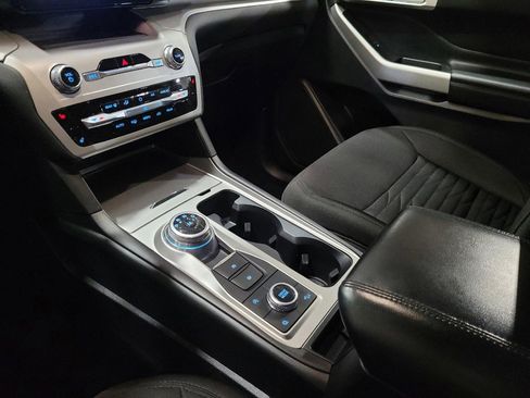 Used 2020 Ford Explorer XLT w/ Comfort Package AWD/4WD image 26