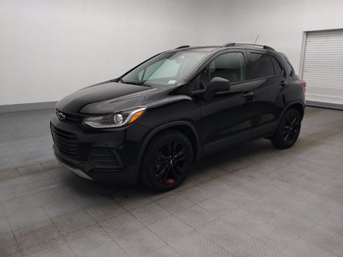 Used 2021 Chevrolet Trax LT w/ Redline Edition FWD image 2