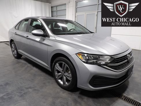 Used 2024 Volkswagen Jetta SE image 1