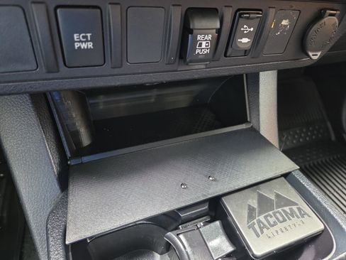 Used 2019 Toyota Tacoma SR5 image 21