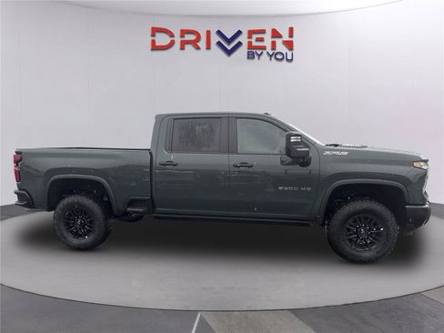 New 2026 Chevrolet Silverado 2500 ZR2 AWD/4WD image 3
