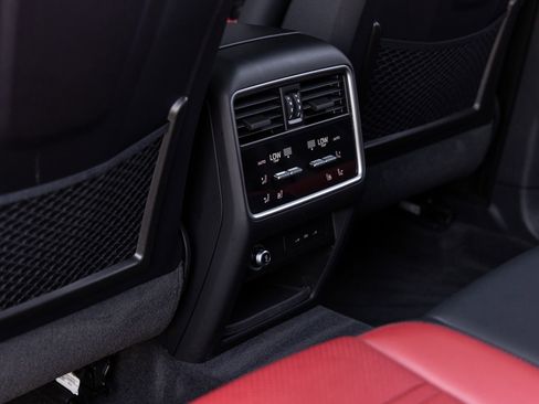 Certified 2024 Porsche Cayenne AWD/4WD image 27