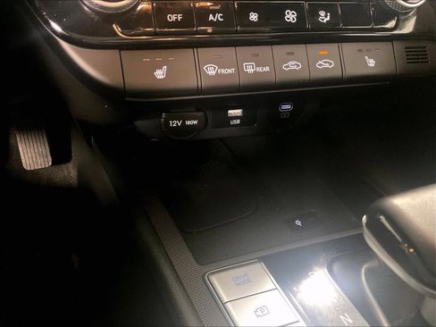 Used 2025 Hyundai Elantra SEL image 27