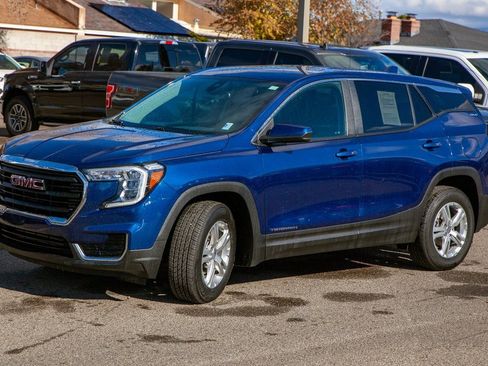 Used 2022 GMC Terrain SLE w/ LPO, Cargo Package image 9