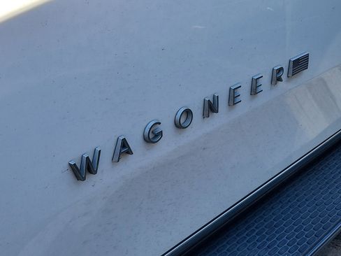 Used 2022 Jeep Wagoneer Series II w/ Rear Seat Video Group 1 image 6