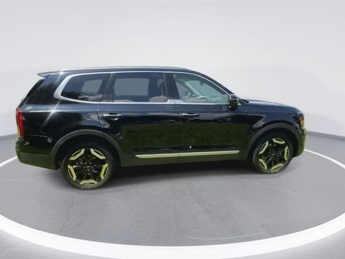 Used 2025 Kia Telluride S FWD image 9