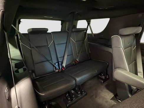 Used 2025 Cadillac Escalade ESV Premium Luxury image 25