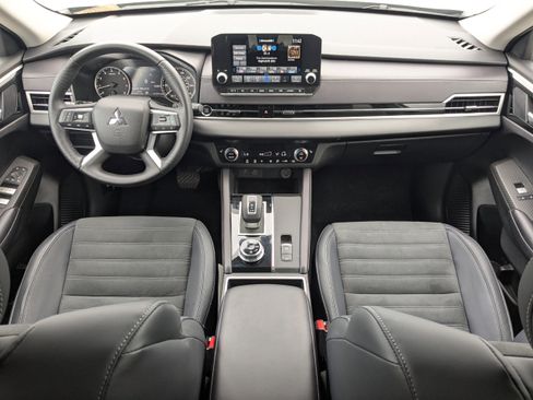 Used 2023 Mitsubishi Outlander SE image 18