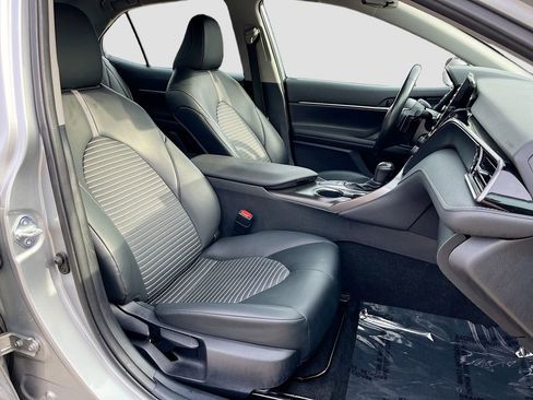 Used 2024 Toyota Camry SE image 25